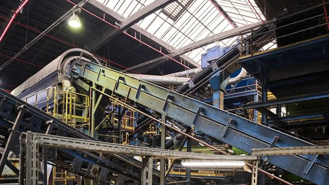 Fördertechnik in der Kunststoffanlage